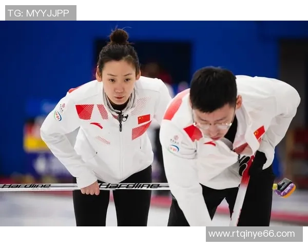 冰壶赛场步步为营 我国混双组合五连胜确定小组第一 冰壶赛场步步为营 我国混双组合五连胜确定小组第一